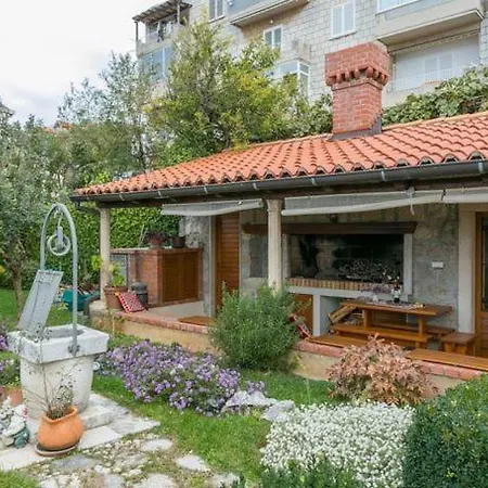 Jelica Πανσιόν 3*