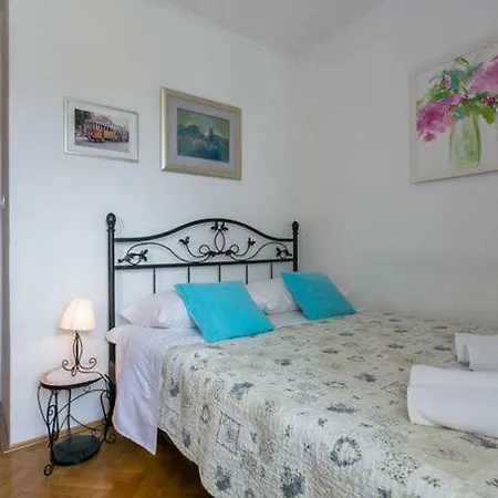 Πανσιόν Jelica 3*